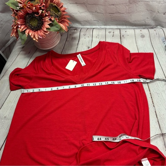 NWT zenana outfitters Boutique Loose fitting vneck top ruby red layering - Picture 13 of 15